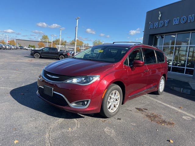 Used 2020 Chrysler Pacifica Touring-L image 2