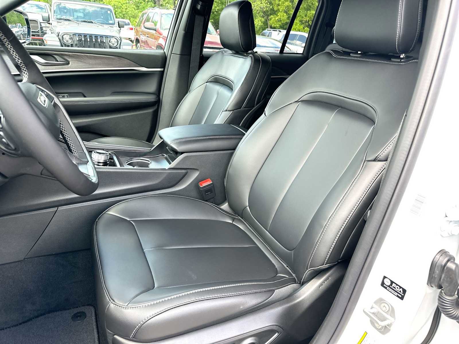 New 2026 Jeep Grand Cherokee Limited RWD image 17