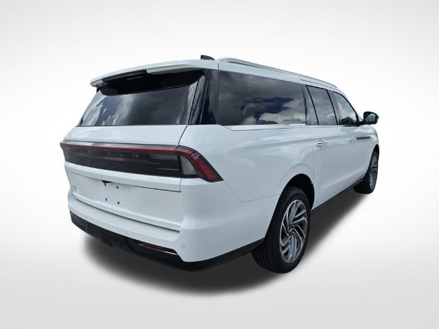 New 2027 Lincoln Navigator L Reserve RWD image 3