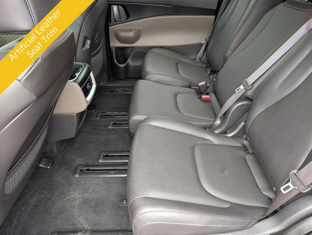 Used 2025 Kia Carnival FWD image 18