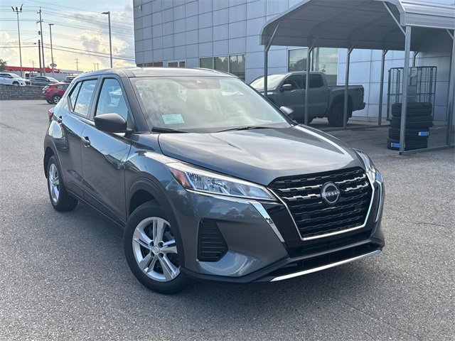 New 2025 Nissan Kicks Play S video 2