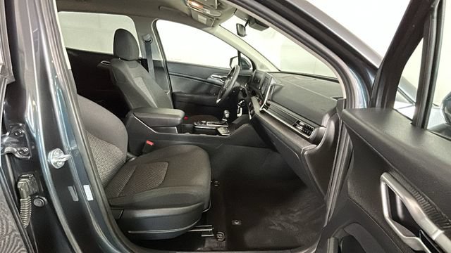 Used 2025 Kia Sportage LX AWD/4WD image 30