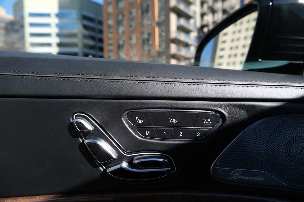 Used 2018 Mercedes-Benz S 560 4MATIC Sedan w/ Premium Package image 19