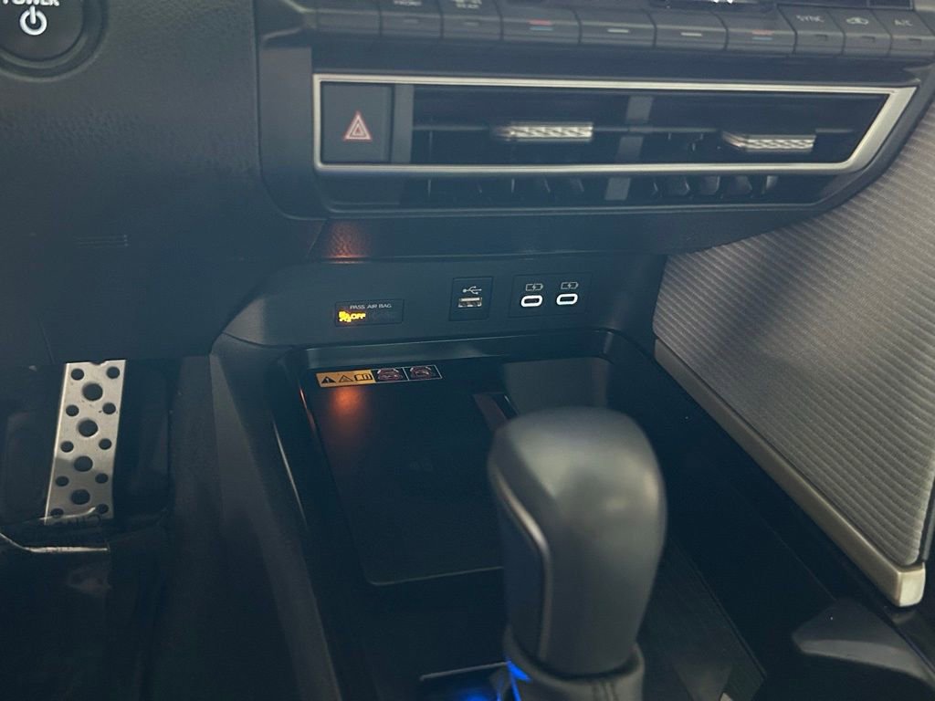 Used 2025 Toyota Camry SE w/ Convenience Package FWD image 23