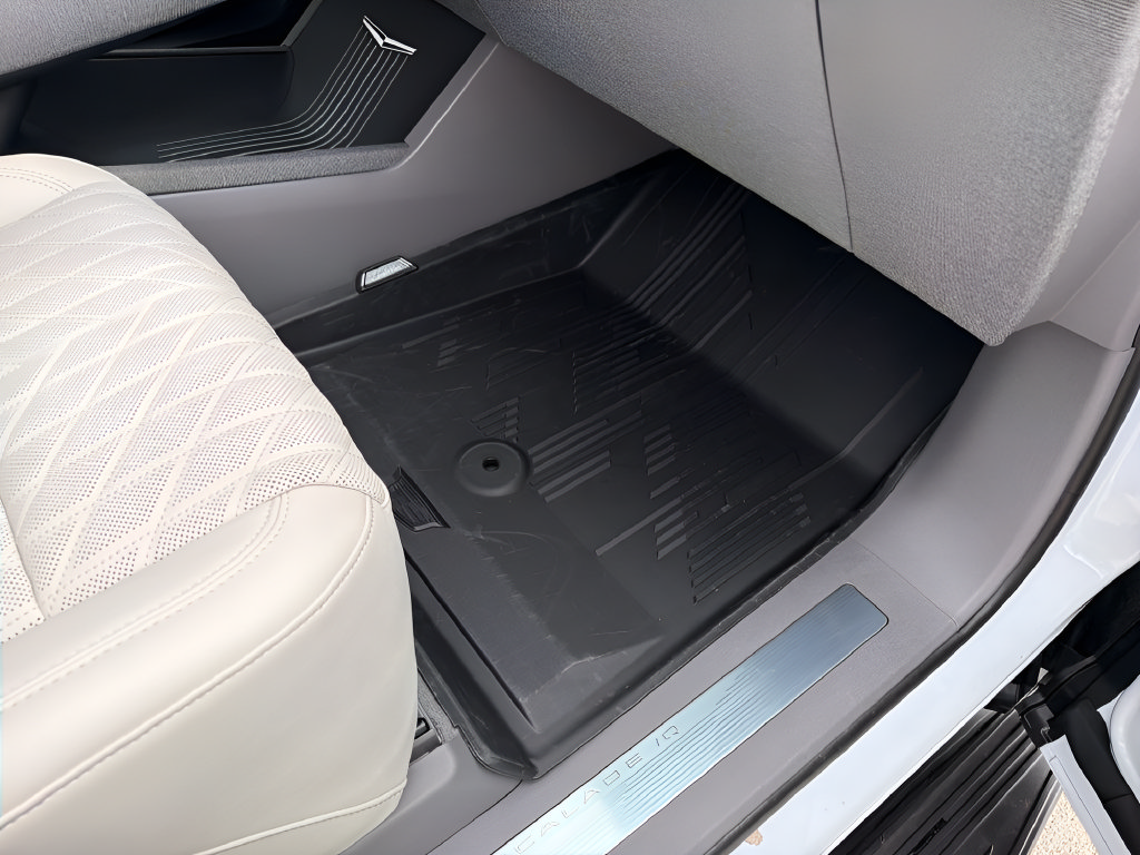 New 2026 Cadillac Escalade IQ Sport 1 w/ LPO, Floor Liner Package AWD/4WD image 39