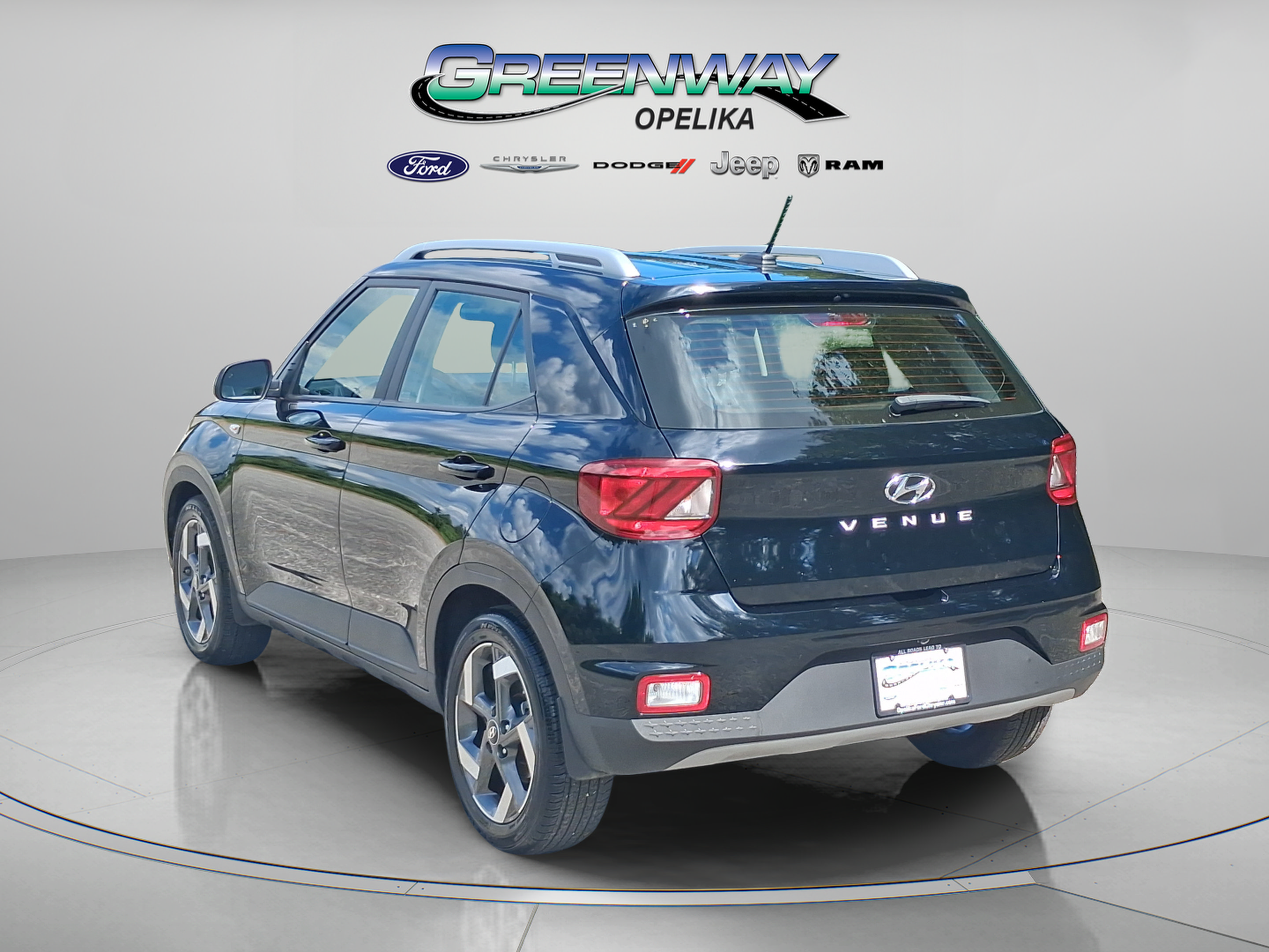 Used 2025 Hyundai Venue SEL FWD image 5