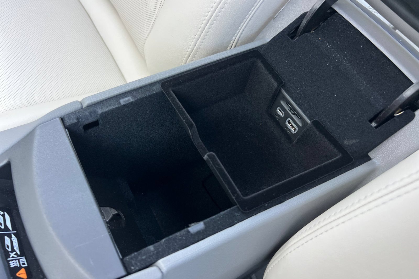 Used 2026 Cadillac XT5 Premium Luxury w/ LPO, Floor Liner Package FWD image 30
