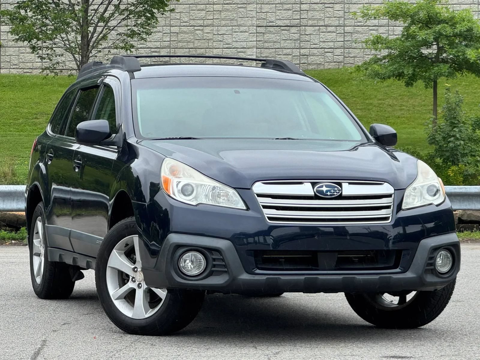 Used 2014 Subaru Outback 2.5i Premium AWD/4WD image 2