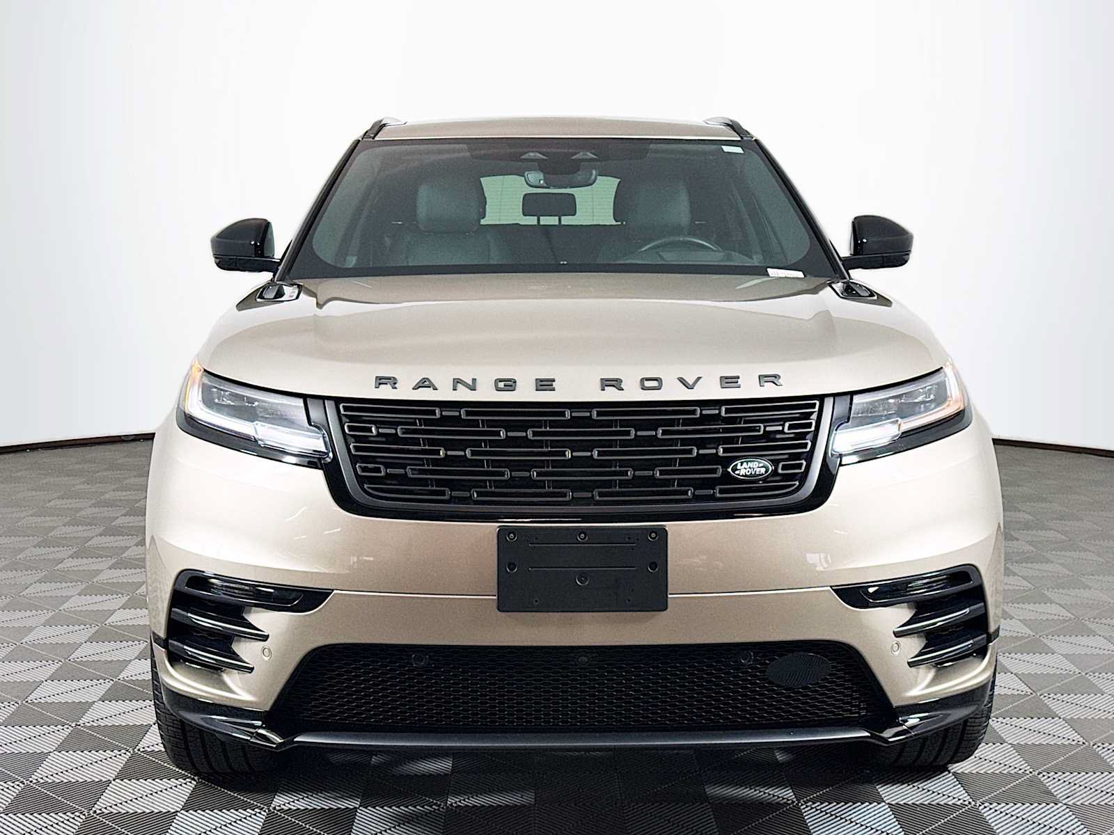 Used 2026 Land Rover Range Rover Velar Dynamic SE AWD/4WD image 2