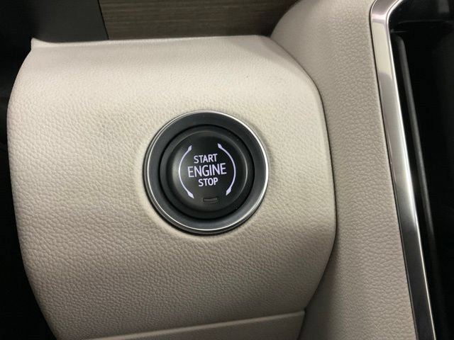Used 2025 GMC Acadia Denali w/ Super Cruise Package FWD image 17