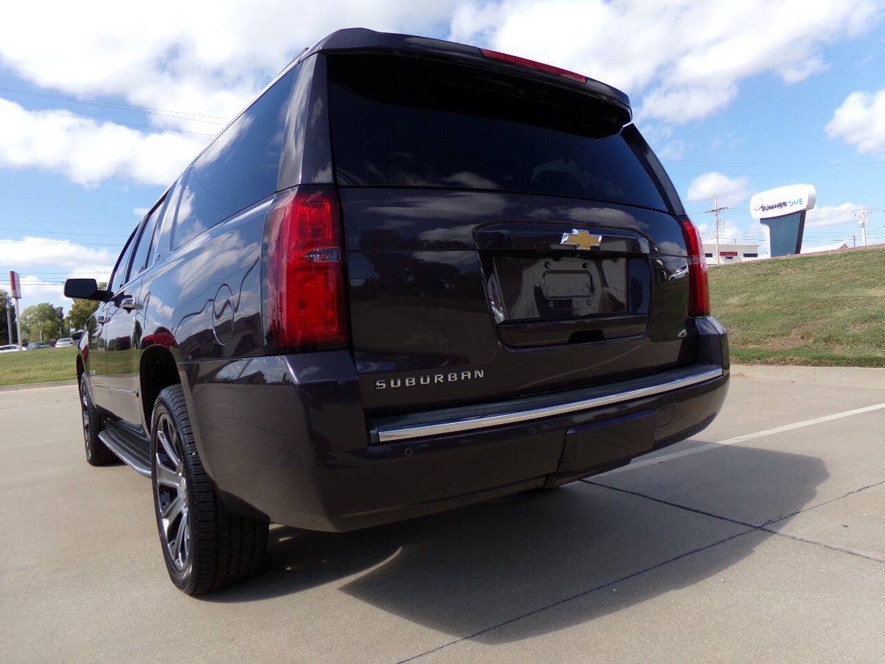Used 2015 Chevrolet Suburban LTZ RWD image 32