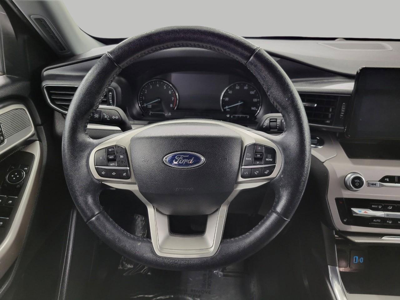 Used 2023 Ford Explorer XLT w/ Equipment Group 202A image 5