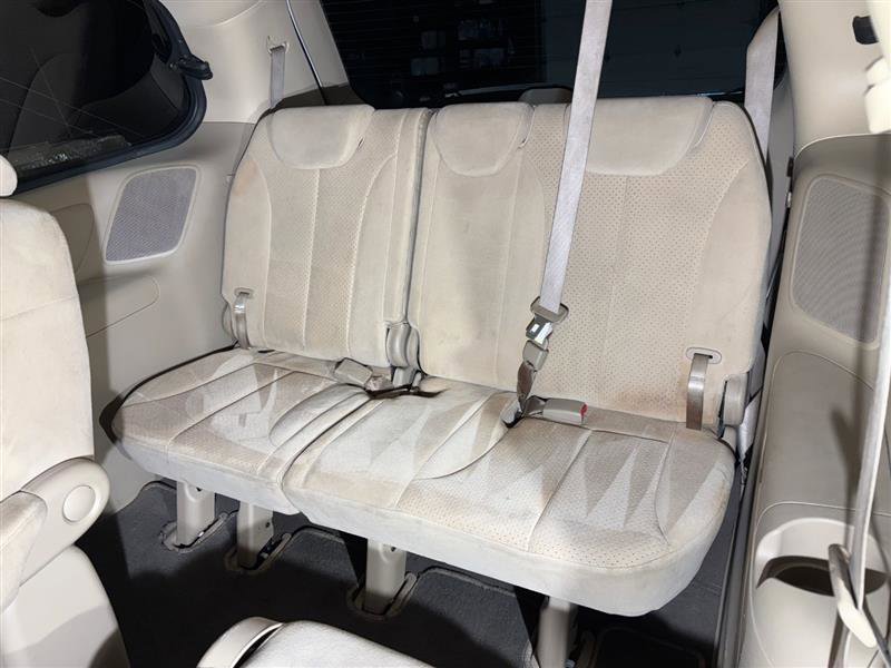 Used 2008 Hyundai Entourage image 18