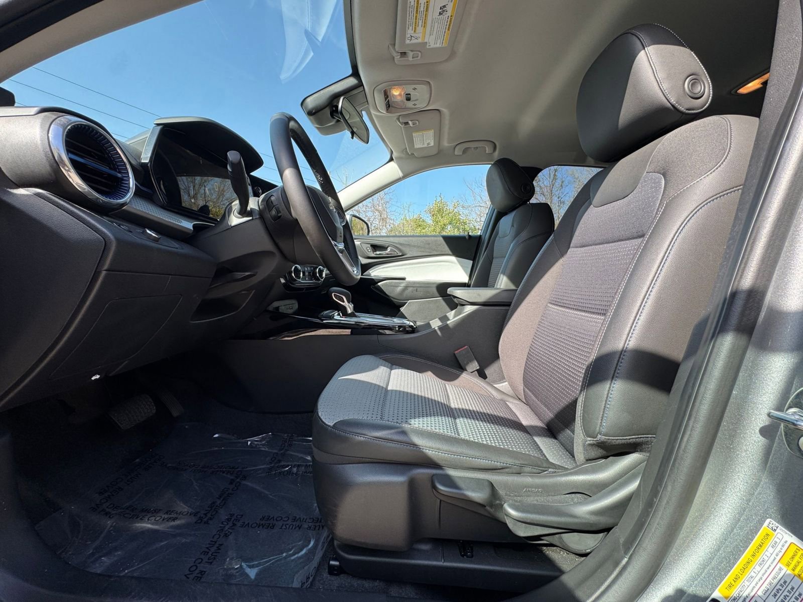 Used 2025 Chevrolet Trax LT w/ LT Convenience Package image 23