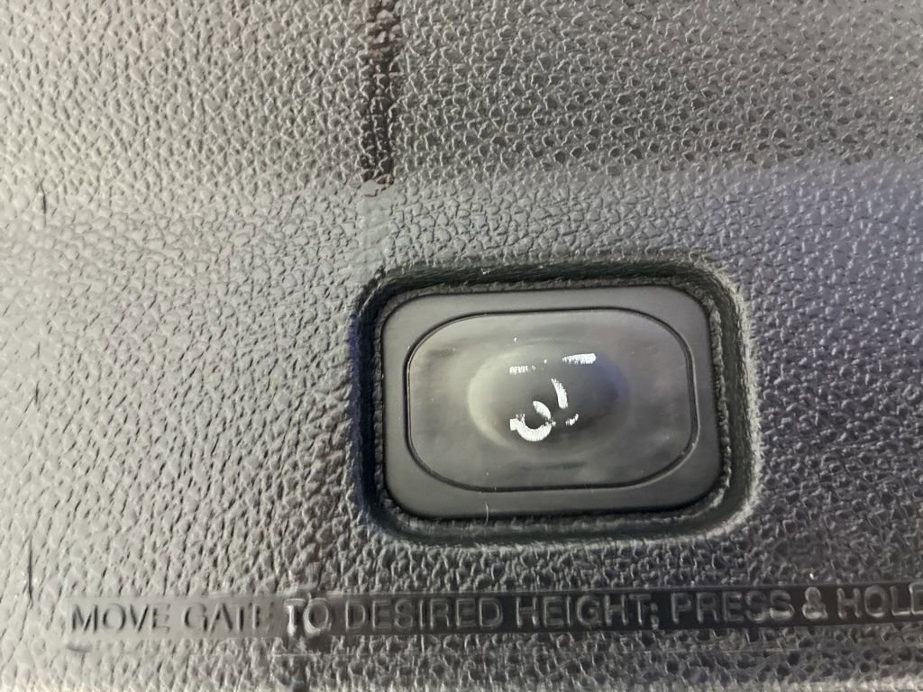 Used 2016 Ford Explorer Platinum image 31
