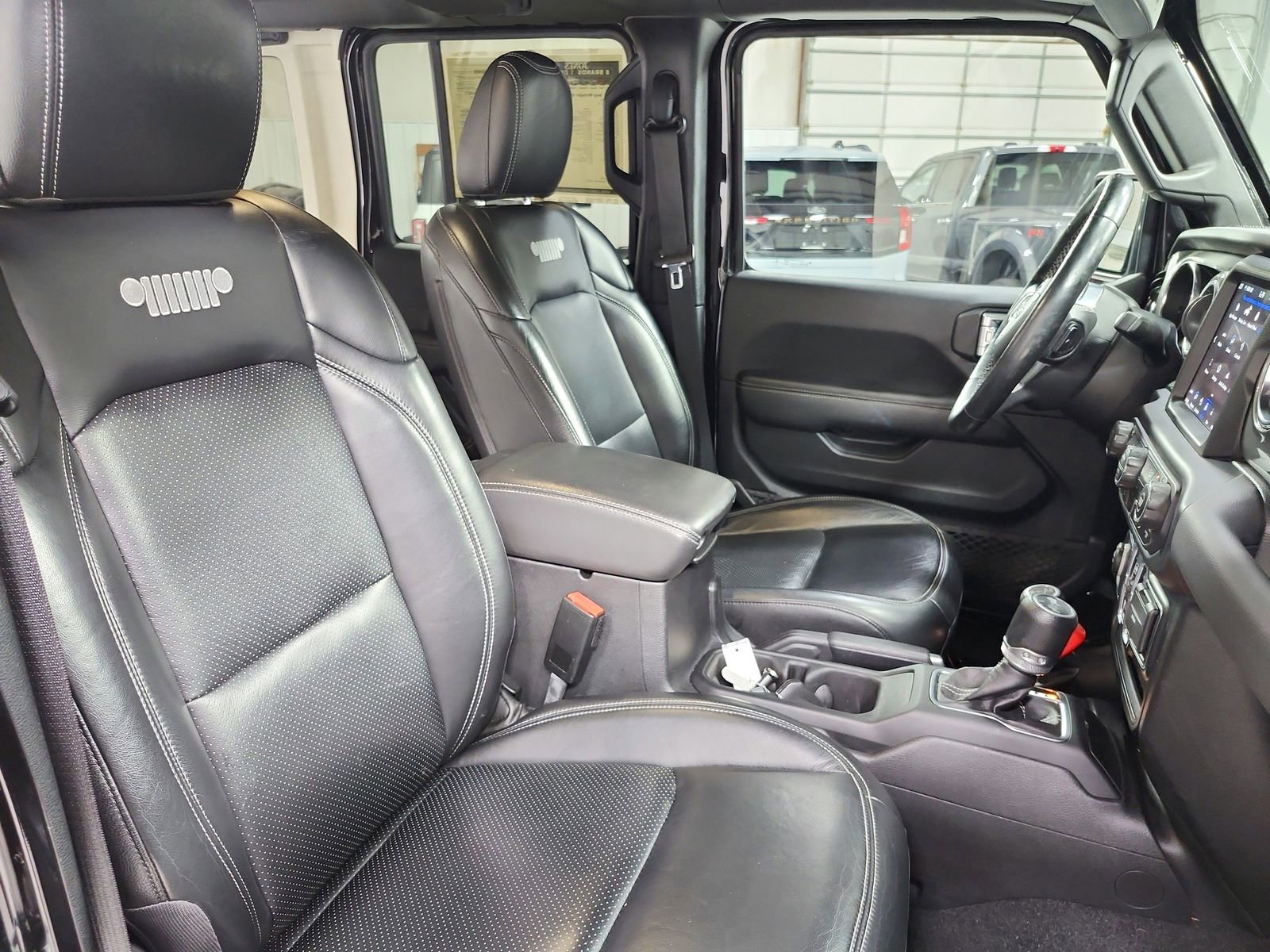 Used 2021 Jeep Wrangler Unlimited Sahara AWD/4WD image 38