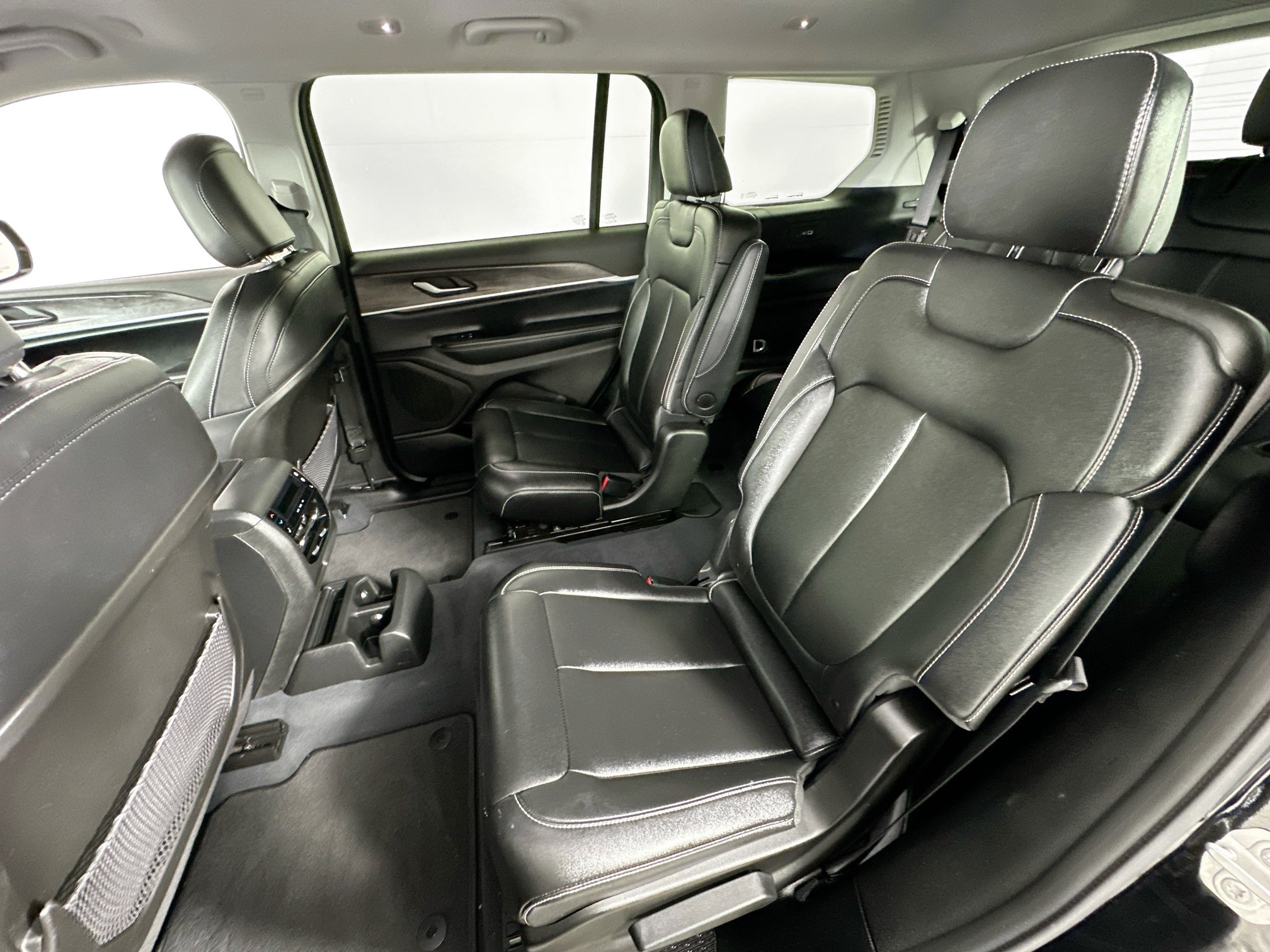 Used 2023 Jeep Grand Cherokee L Limited RWD image 24