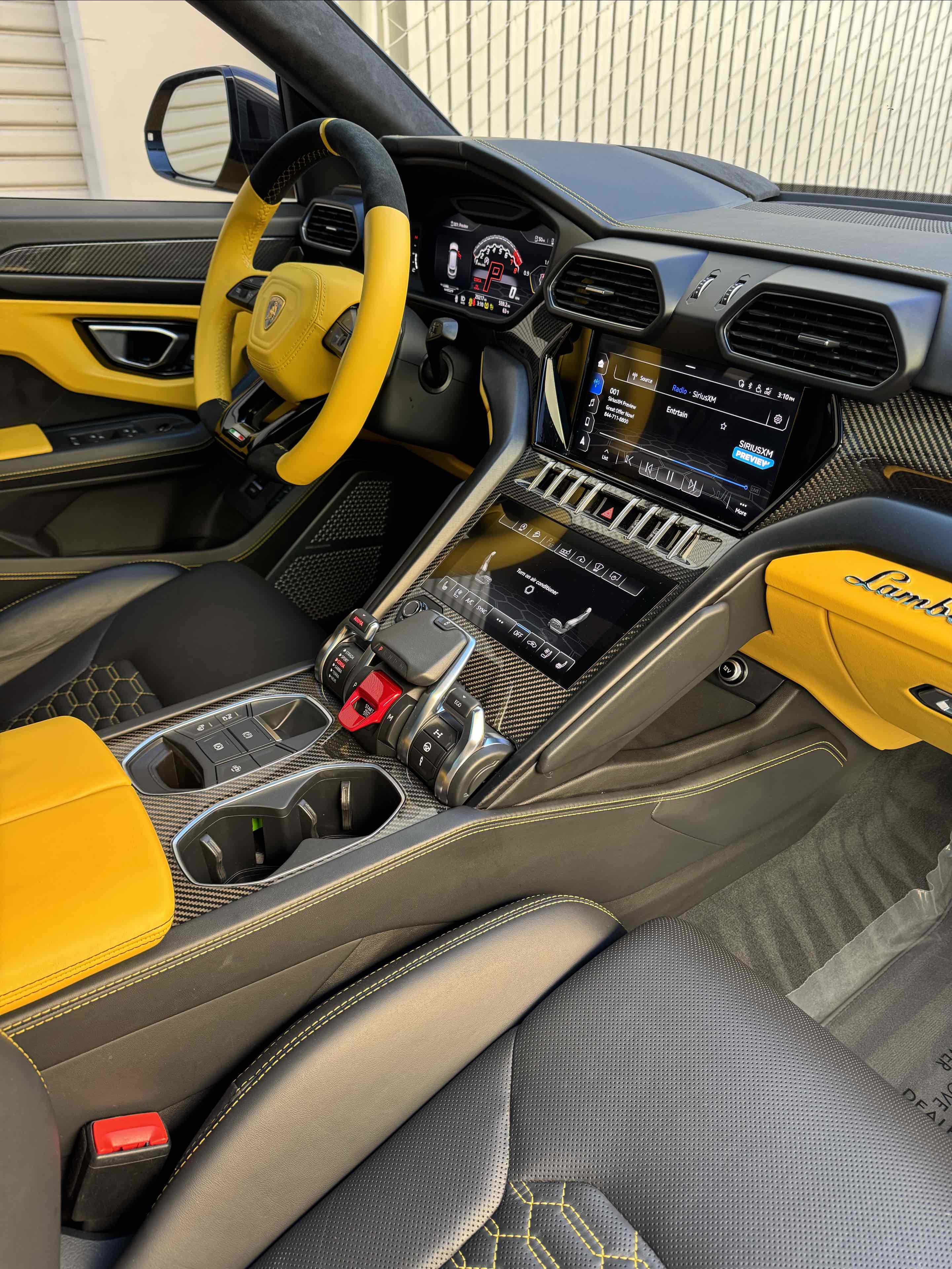 Used 2021 Lamborghini Urus image 43