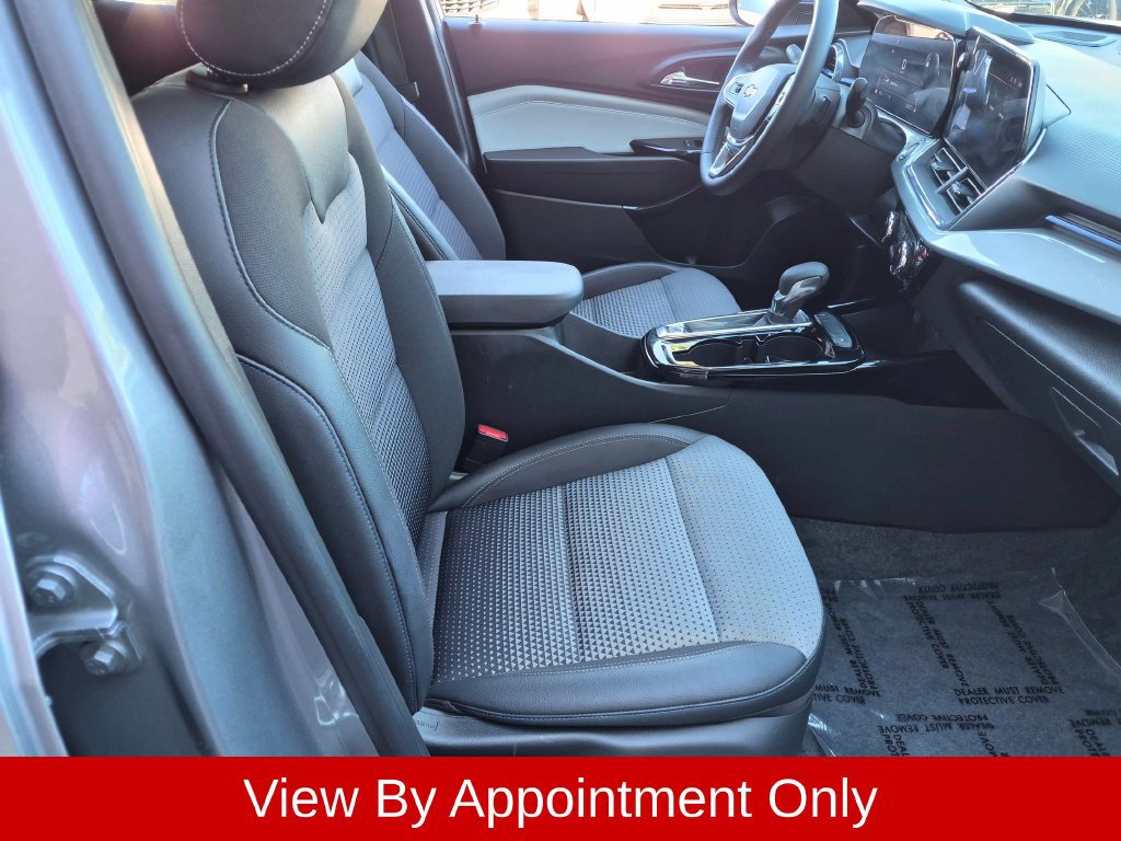 Used 2025 Chevrolet Trax LT w/ LT Convenience Package FWD image 28