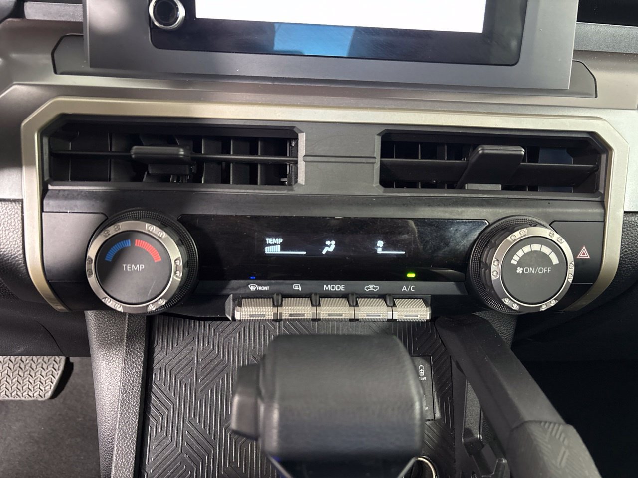 Used 2024 Toyota Tacoma SR5 AWD/4WD image 19