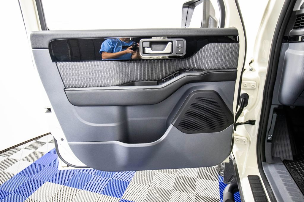 Used 2024 INEOS Grenadier Fieldmaster Edition image 13