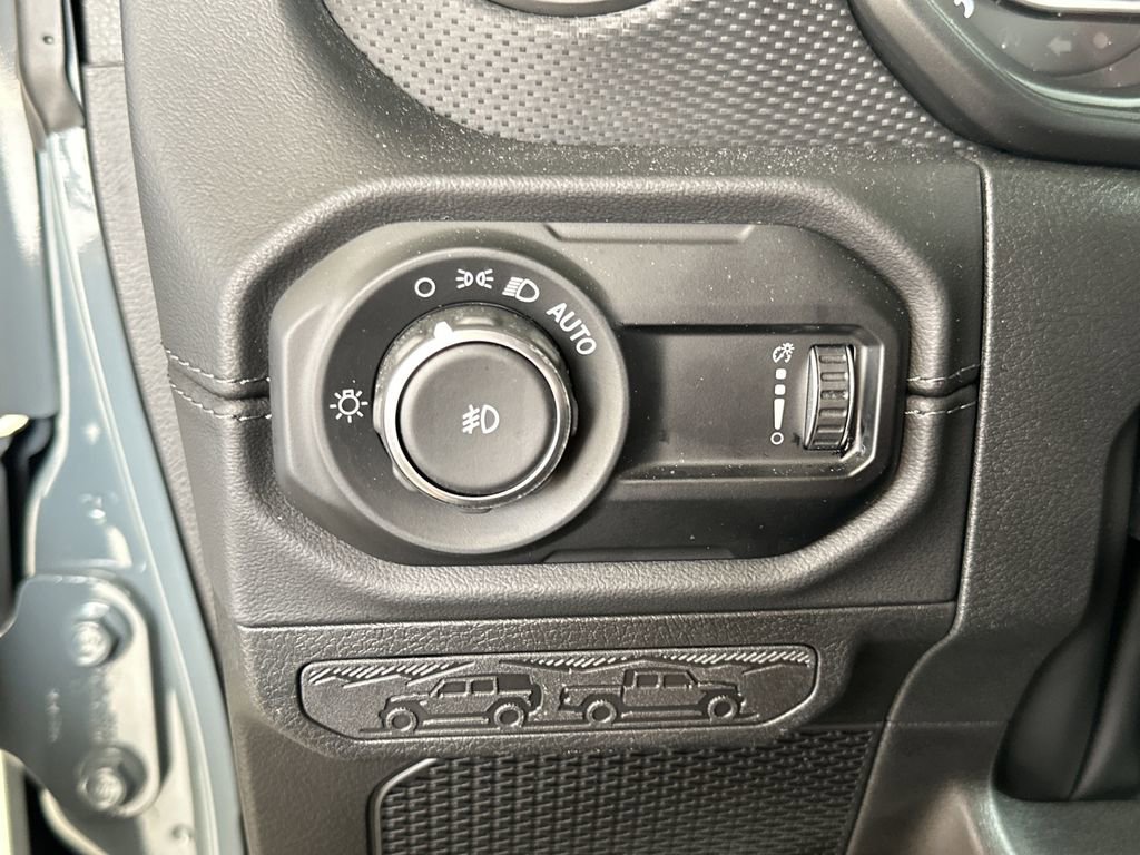 Used 2024 Jeep Wrangler Unlimited Rubicon w/ Safety Group image 18