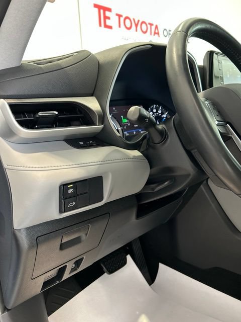Used 2021 Toyota Highlander XLE AWD/4WD image 8