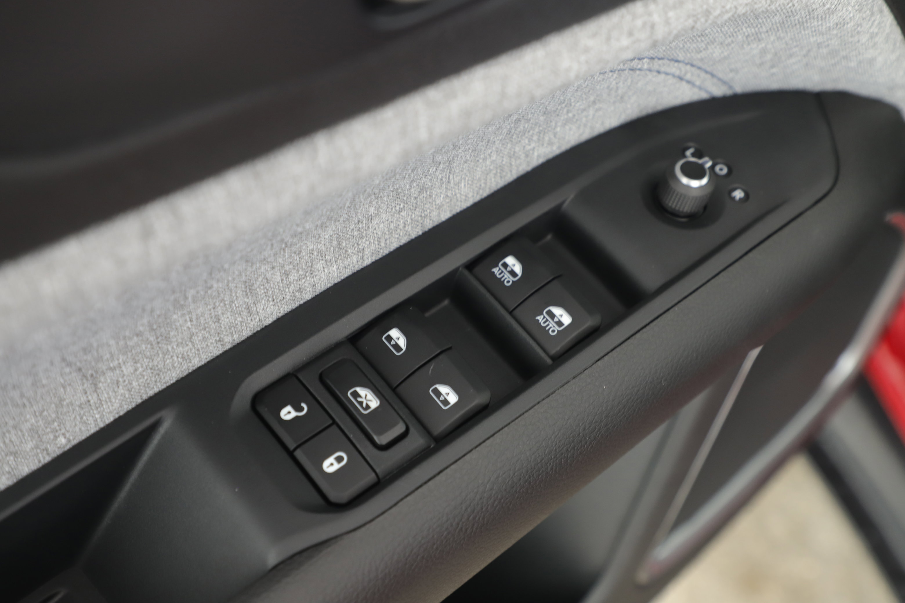 New 2026 Jeep Compass Latitude image 9