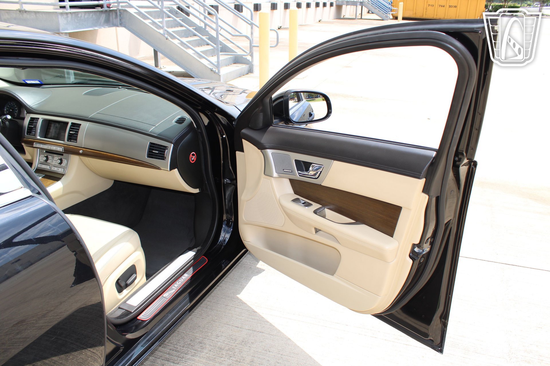 Used 2014 Jaguar XF 3.0 RWD image 18