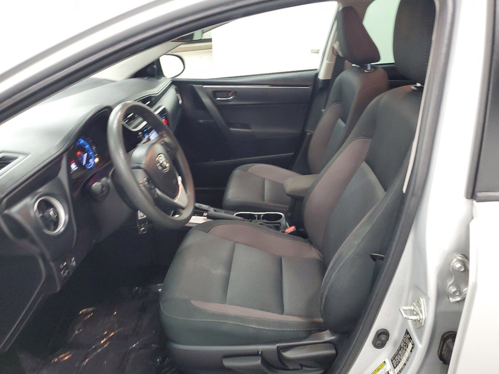 Used 2019 Toyota Corolla LE image 20