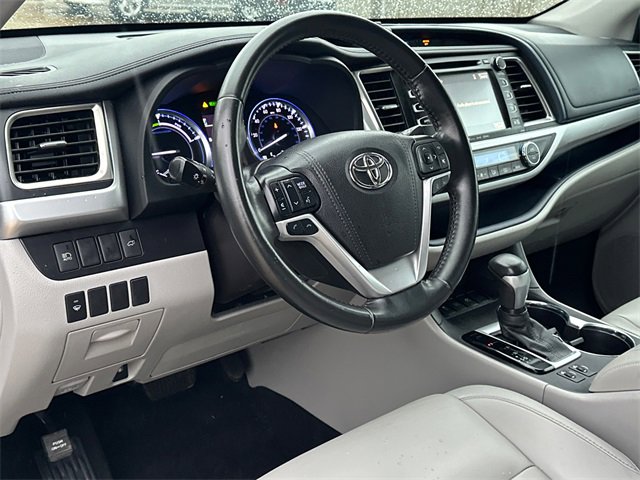 Used 2019 Toyota Highlander XLE image 22