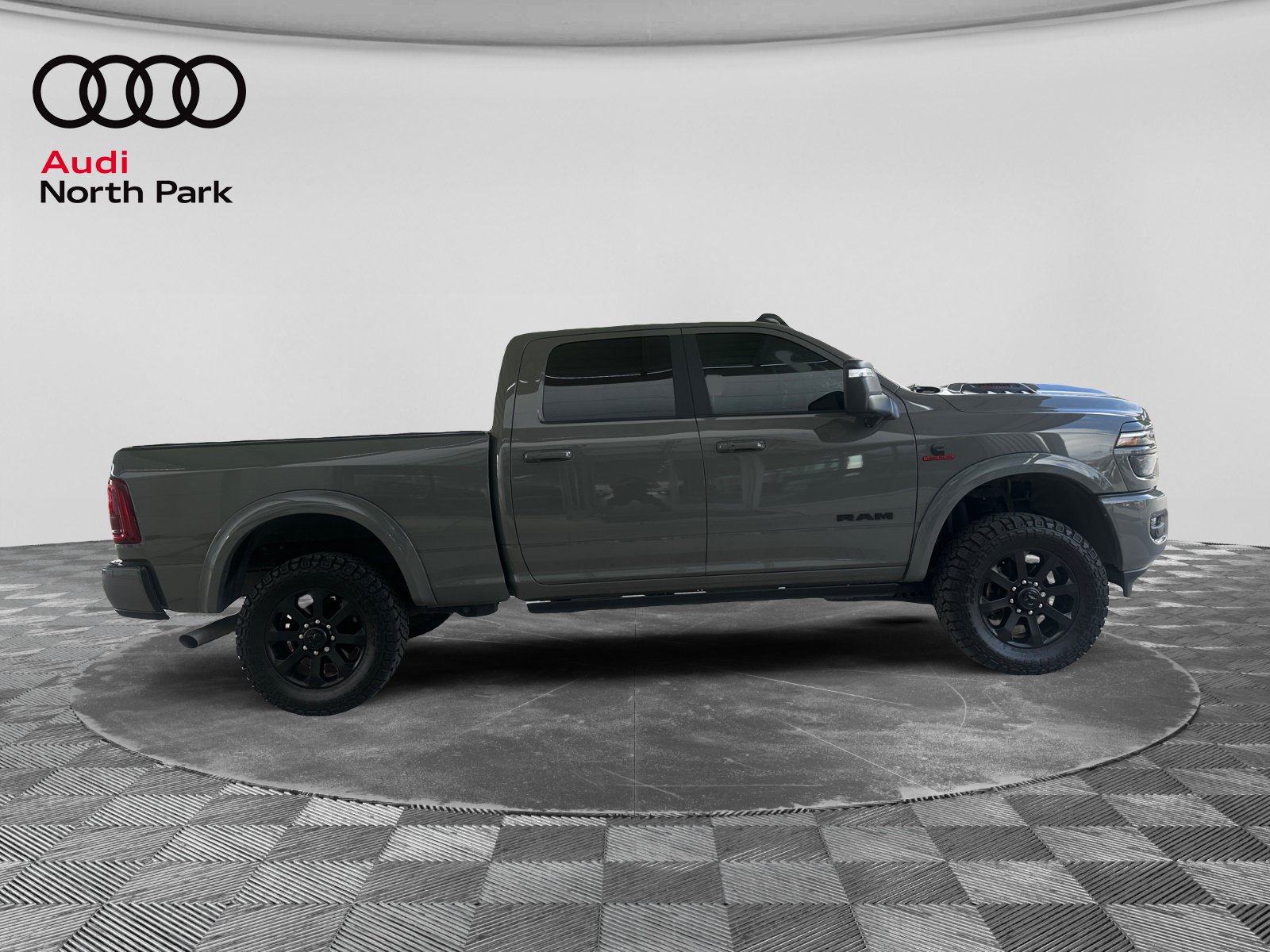 Used 2025 RAM 2500 Laramie AWD/4WD image 6
