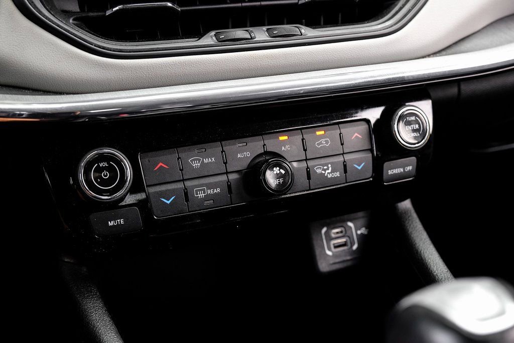 Used 2022 Jeep Compass Limited image 35