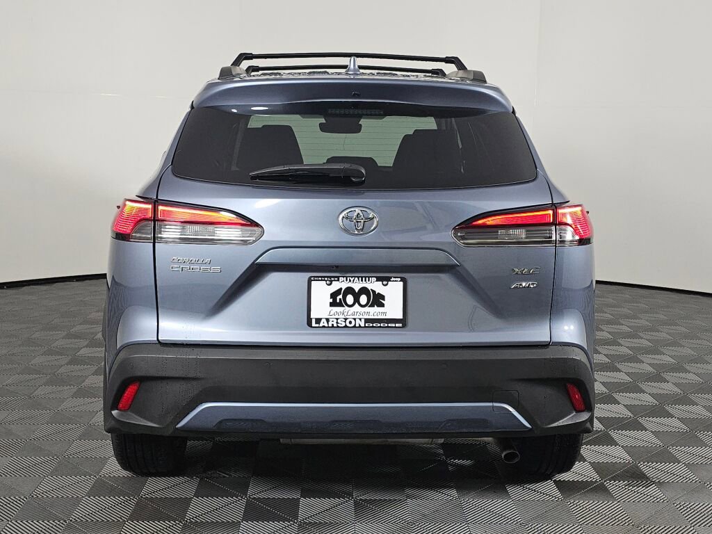 Used 2023 Toyota Corolla Cross XLE w/ Convenience Package image 4