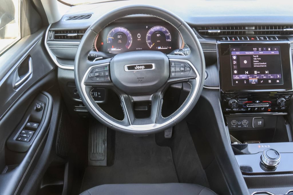 Used 2024 Jeep Grand Cherokee Laredo AWD/4WD image 13