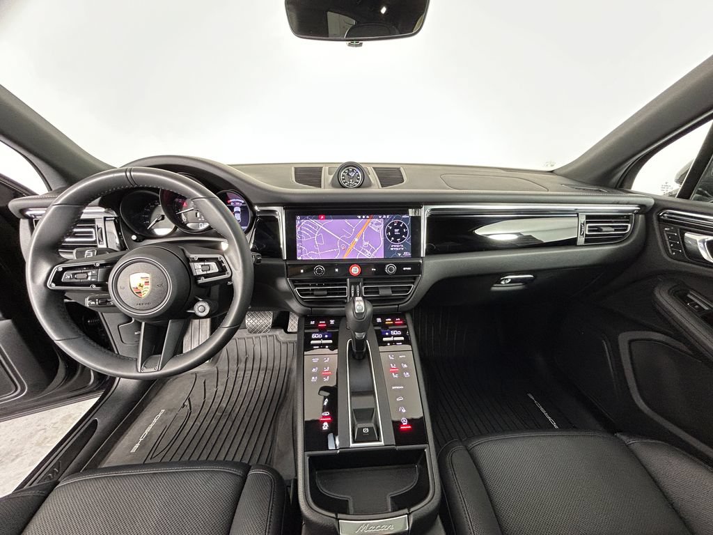 Certified 2025 Porsche Macan AWD/4WD image 13