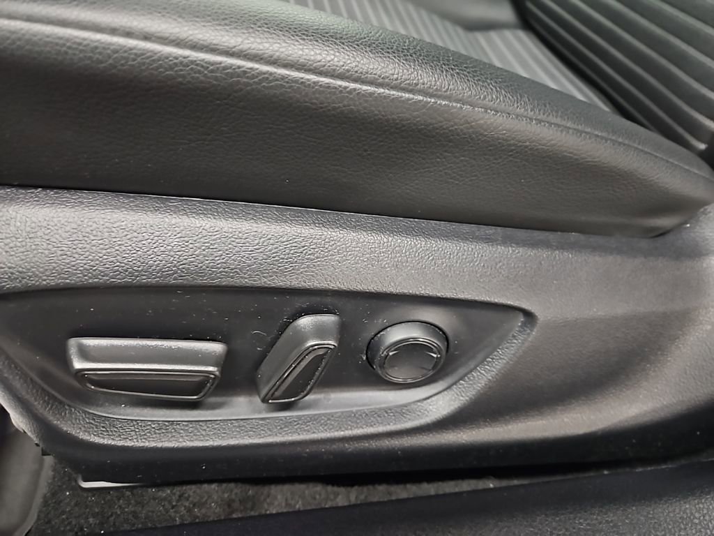 Used 2023 Toyota Camry SE image 13