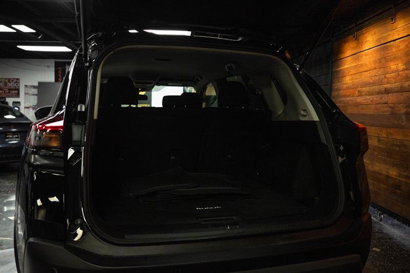 Used 2023 Nissan Rogue S image 7
