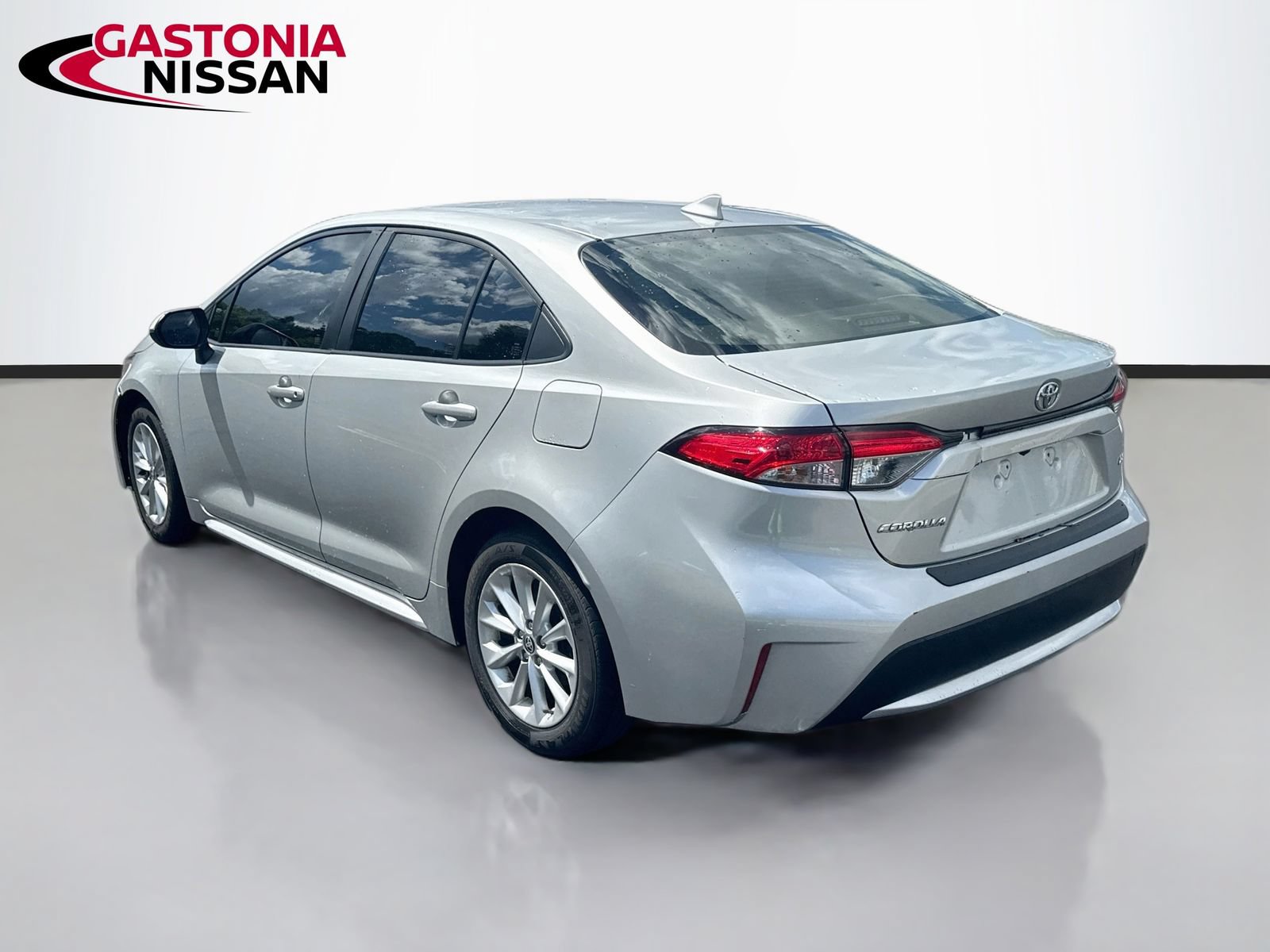Used 2021 Toyota Corolla LE w/ LE Convenience Package FWD image 6