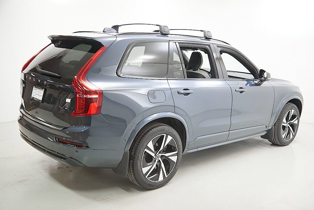 Used 2022 Volvo XC90 T8 R-Design image 9