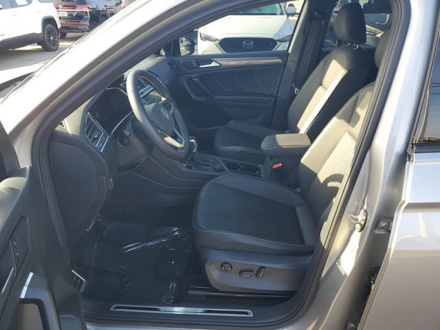 Certified 2023 Volkswagen Tiguan SE R-Line AWD/4WD image 17