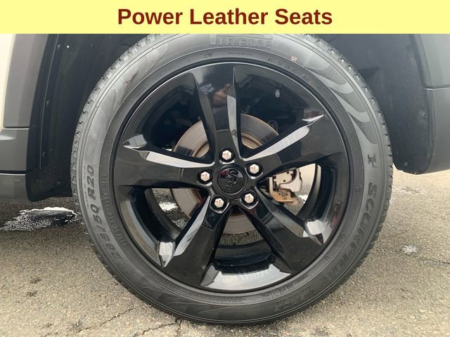 Used 2023 Jeep Grand Cherokee Limited w/ Black Appearance Package image 9