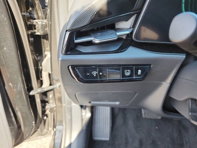 Used 2023 Kia Niro EX image 22