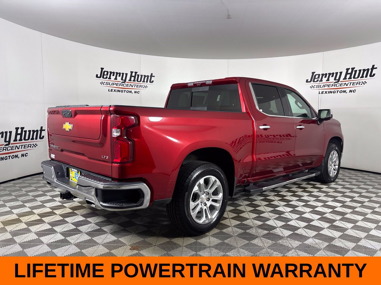 Used 2024 Chevrolet Silverado 1500 LTZ w/ LTZ Premium Package AWD/4WD image 6