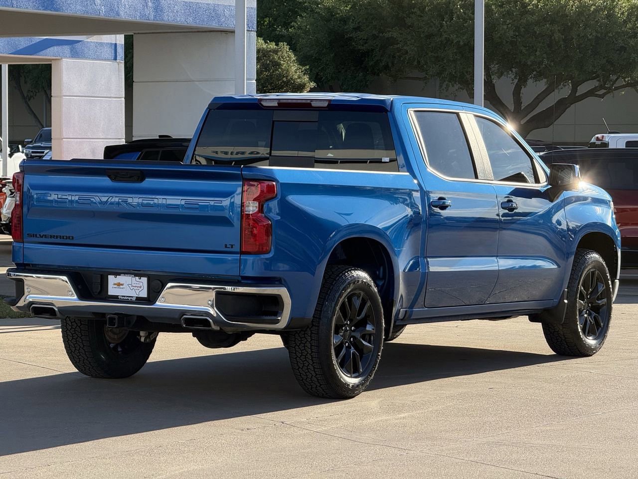 Used 2024 Chevrolet Silverado 1500 LT w/ Z71 Off-Road Package AWD/4WD image 4