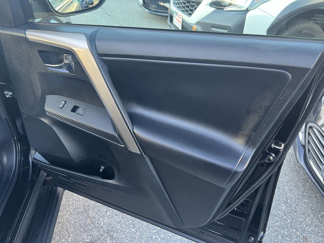 Used 2015 Toyota RAV4 Limited image 11