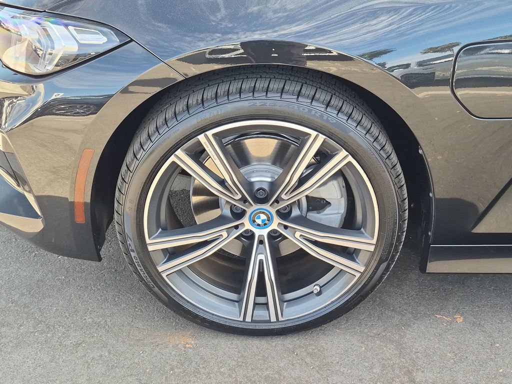 Used 2024 BMW 330e xDrive w/ Convenience Package AWD/4WD image 28