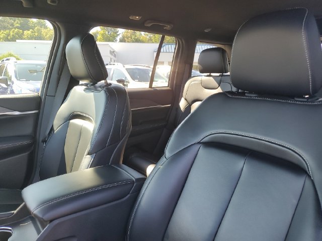 Certified 2024 Jeep Grand Cherokee Limited w/ Black Appearance Package AWD/4WD image 29