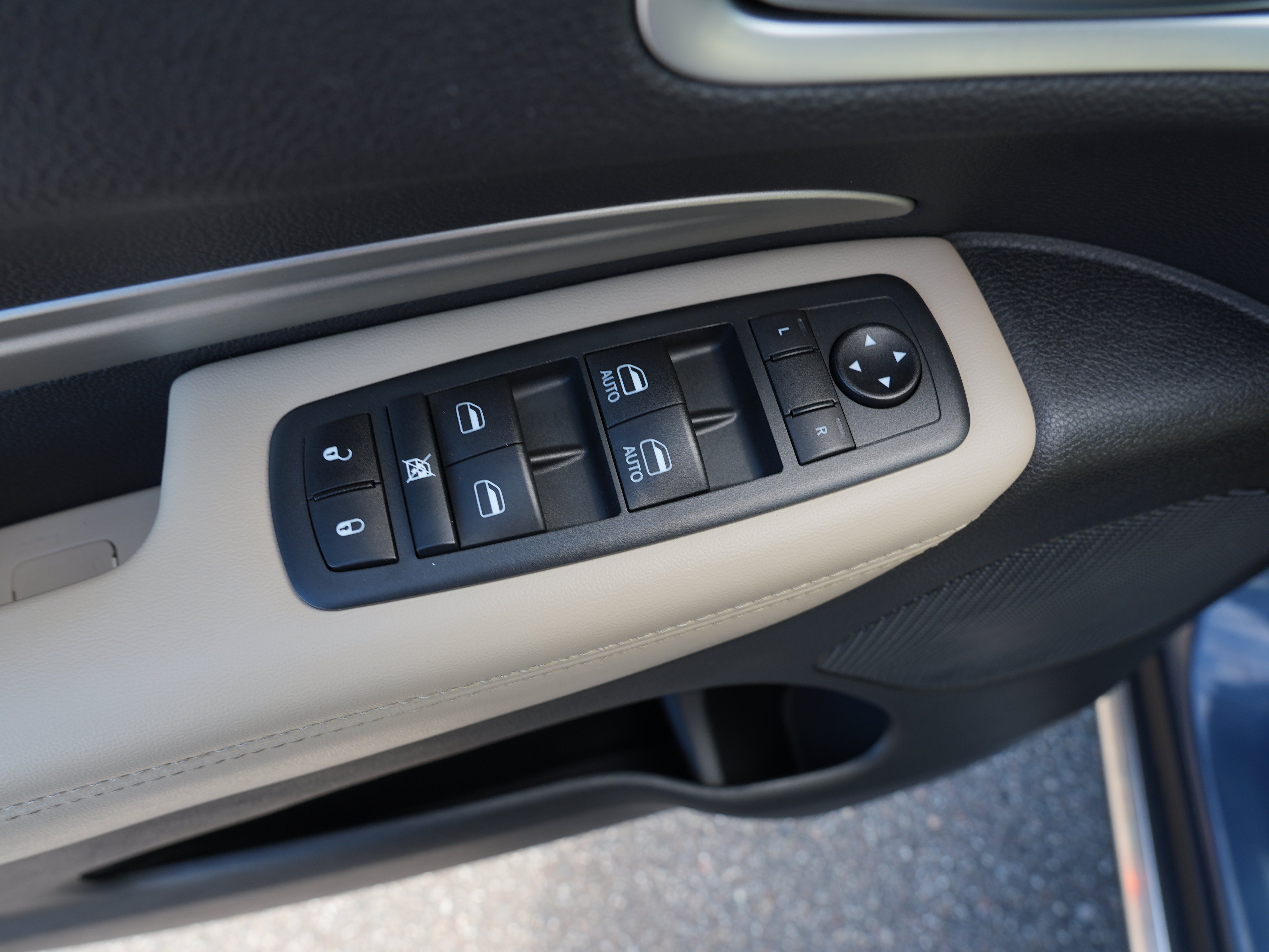 Used 2020 Dodge Durango SXT AWD/4WD image 16