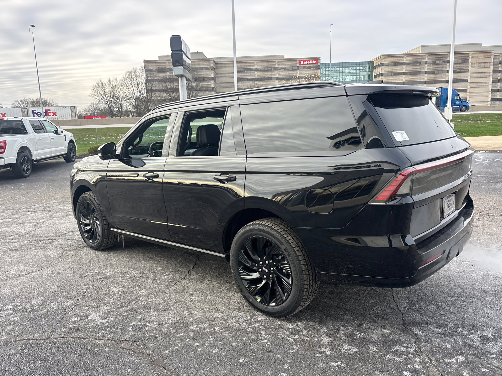 New 2026 Lincoln Navigator Reserve w/ Jet Appearance Package image 5